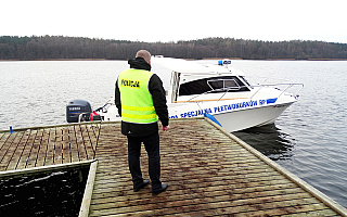 Służby ratunkowe szukają zaginionego wędkarza na jeziorze Ławki